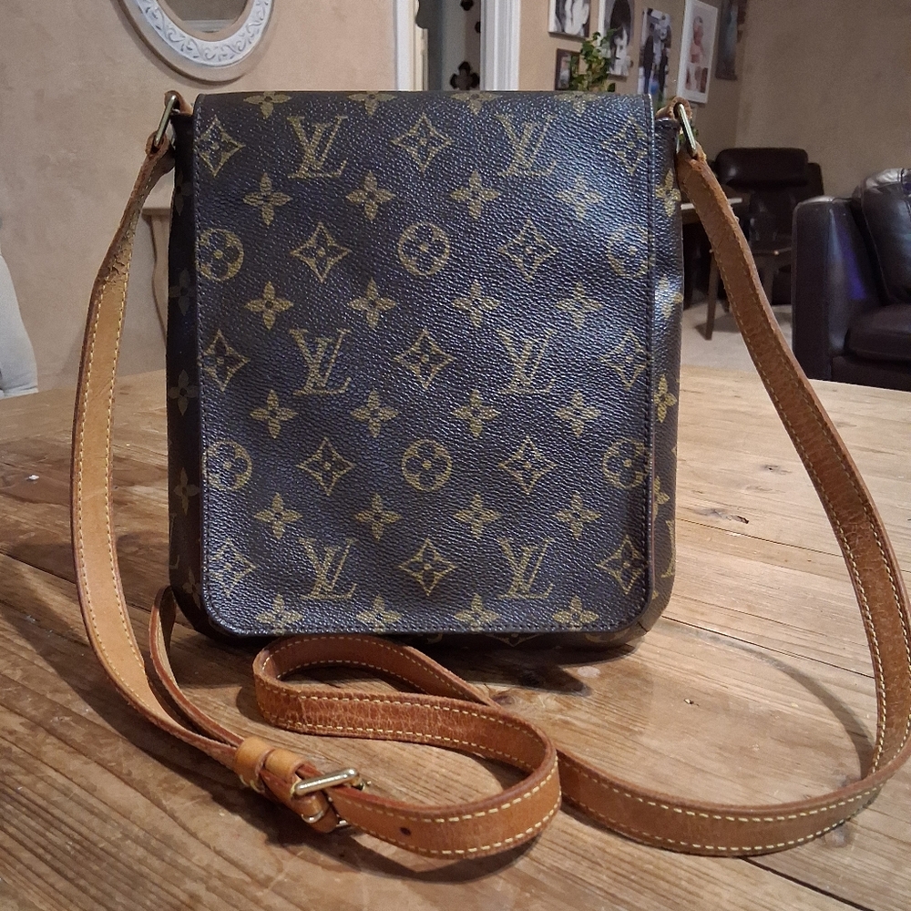 Louis Vuitton AUTHENTIC Mussette SALSA Brown  and Gold Monogram Hand Bag